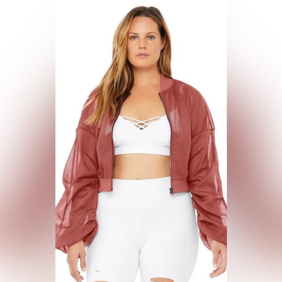New with tags 
Alo Yoga
Field Crop Top | Jacket 
Color: Rosewood 
Size: XS - Picture 15 of 16